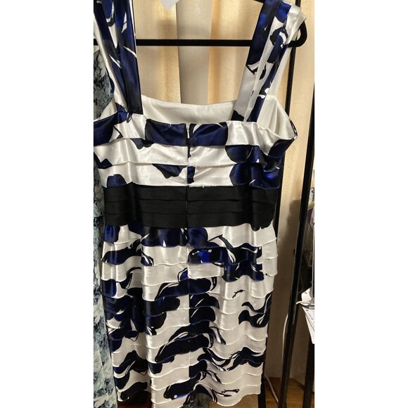 Jones New York Women’s Size 14 Dress Sleeveless Layered ruffle Blue Black Floral - Picture 3 of 9